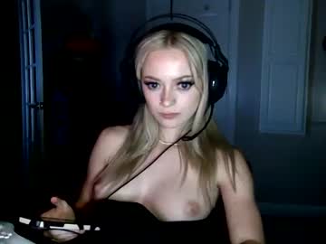 couple Sexy Cam Girls Life In A Live Sex Cam Show with erica_marie33