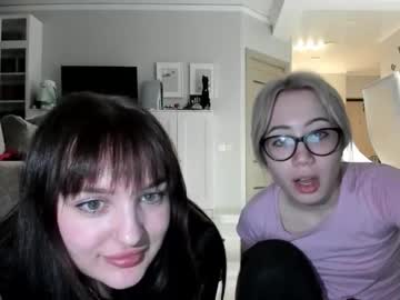 couple Sexy Cam Girls Life In A Live Sex Cam Show with pinkdoll1