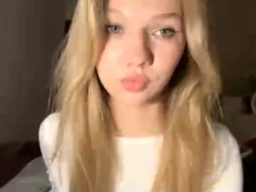 girl Sexy Cam Girls Life In A Live Sex Cam Show with sultry_dreamer_4ever